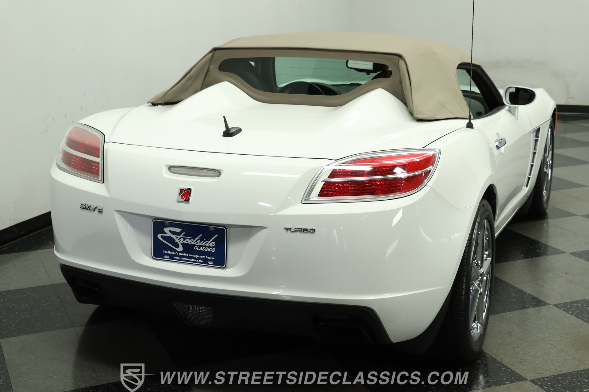 Used 2009 Saturn Sky Red Line RWD image 10