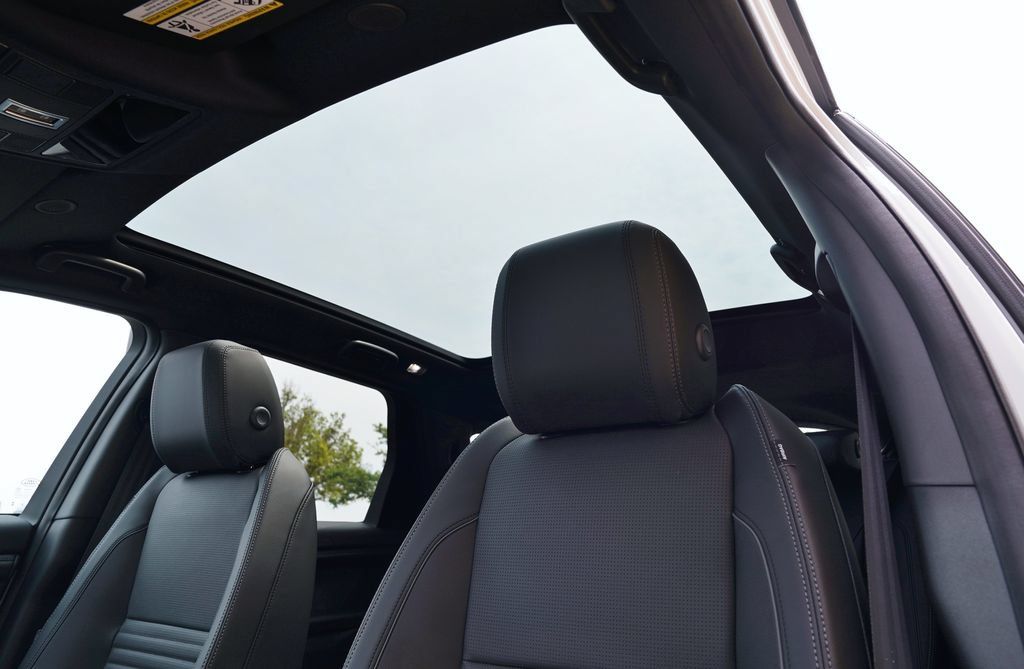New 2026 Land Rover Discovery Sport Landmark AWD/4WD image 13