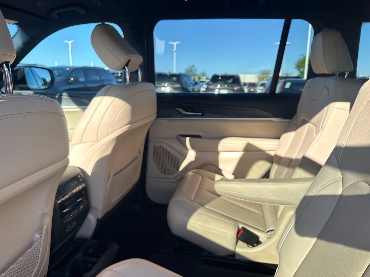 Used 2025 Jeep Grand Cherokee L Limited AWD/4WD image 12