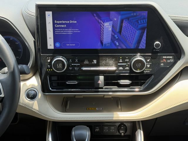 Used 2024 Toyota Highlander Platinum FWD image 16