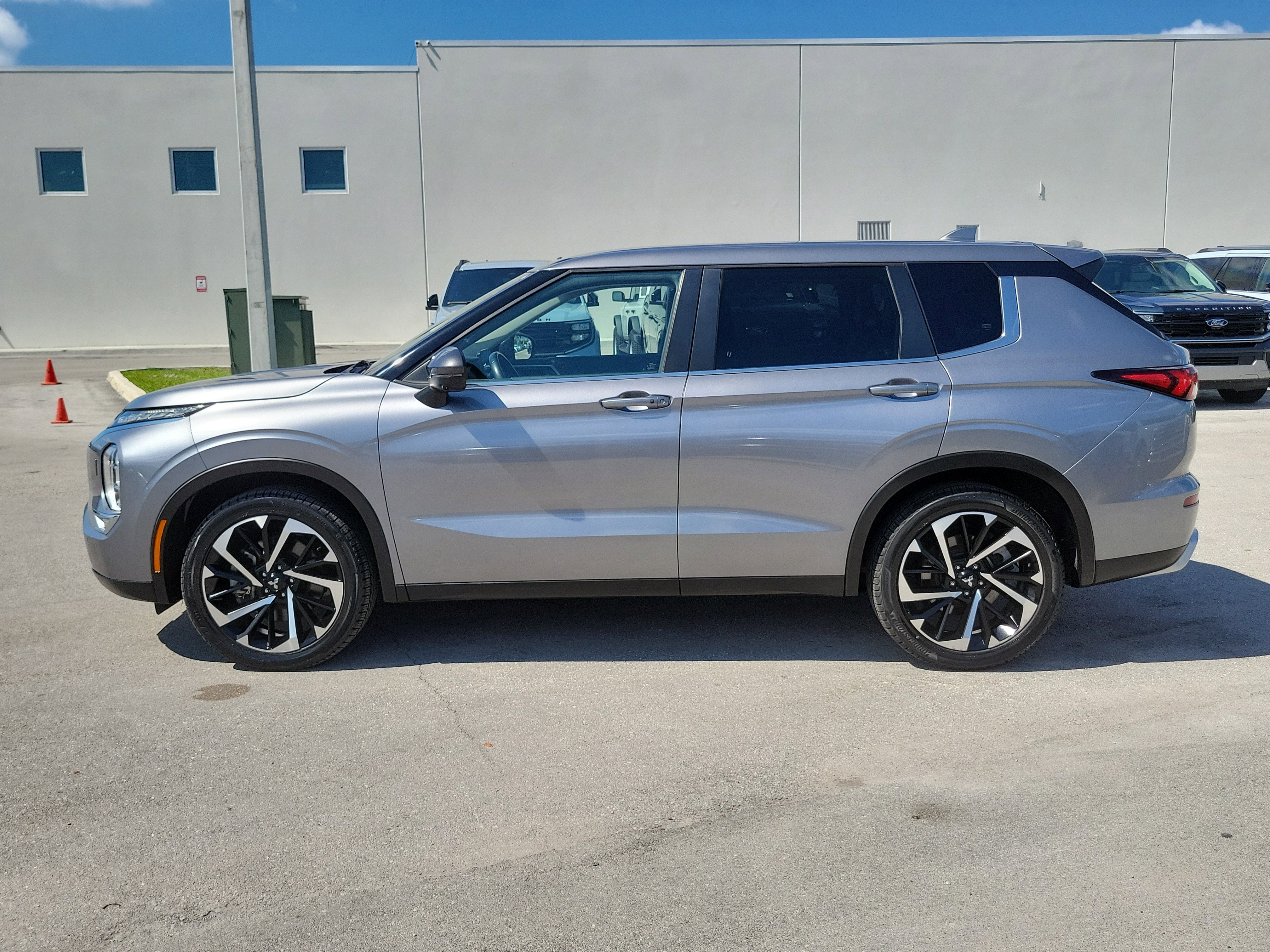 Used 2022 Mitsubishi Outlander SE AWD/4WD image 8