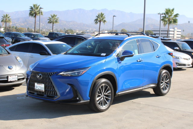 Certified 2025 Lexus NX 250 FWD image 3