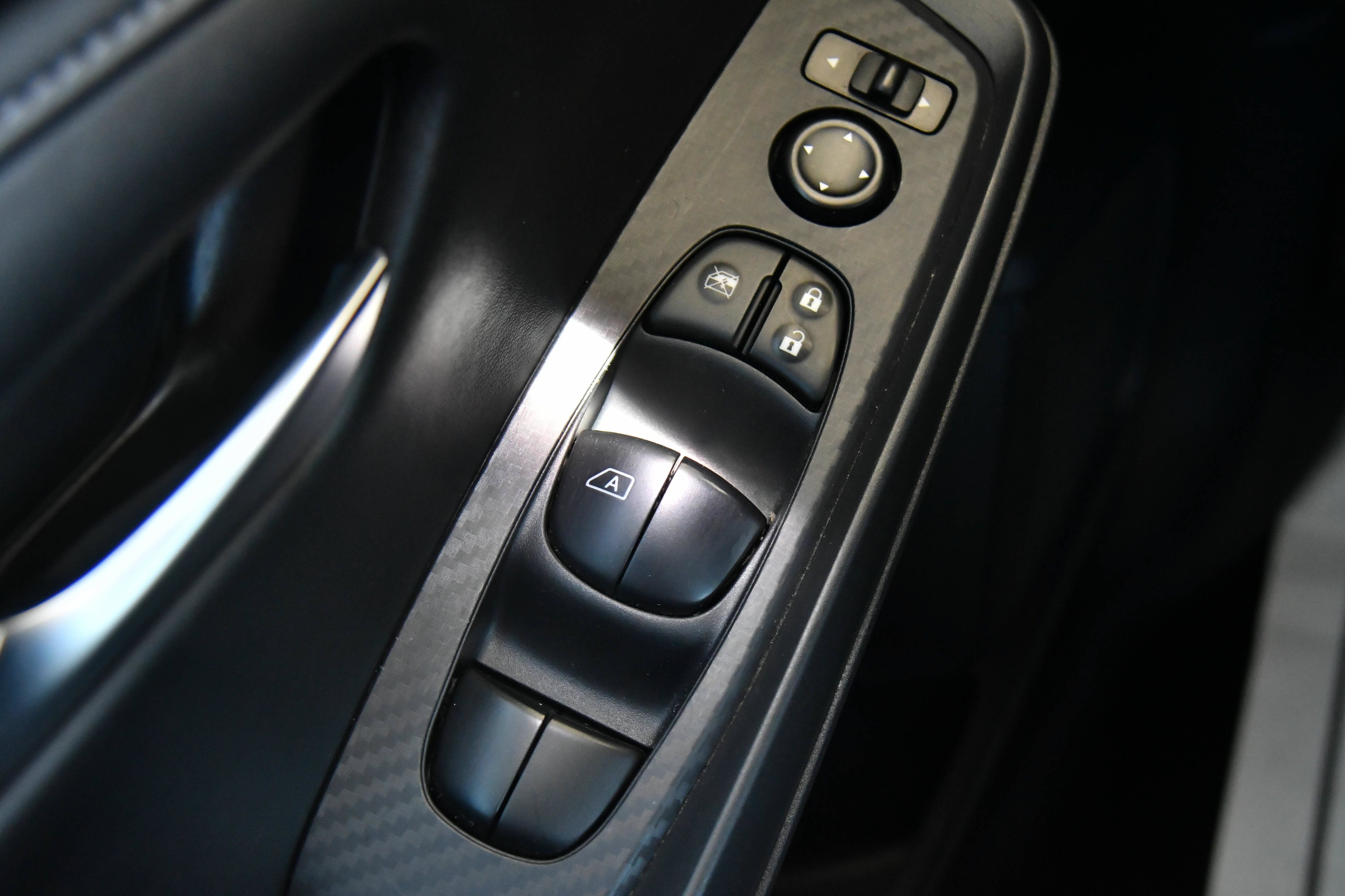 Used 2024 Nissan Sentra SV FWD image 29