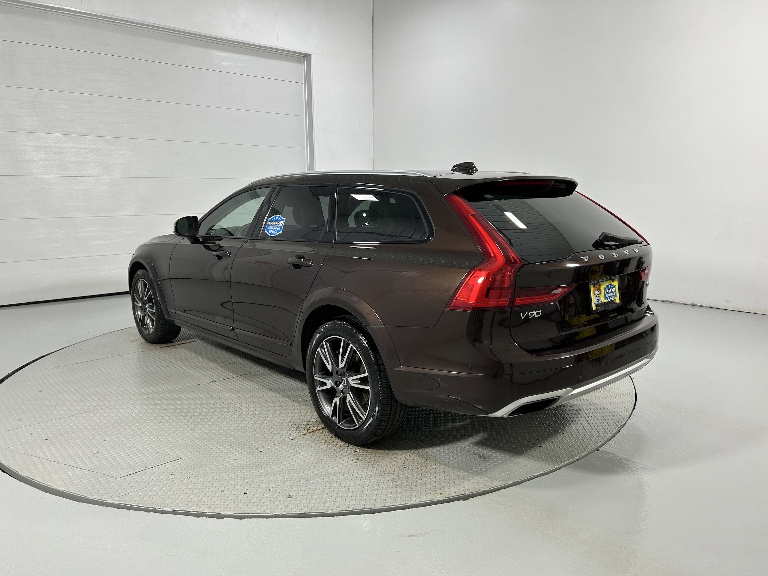 Used 2017 Volvo V90 T6 Cross Country image 21
