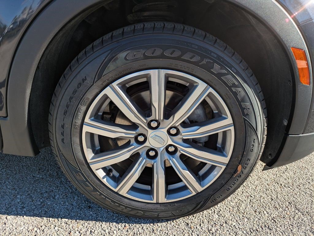 Certified 2023 Cadillac XT4 Sport w/ Cold Weather Package image 12