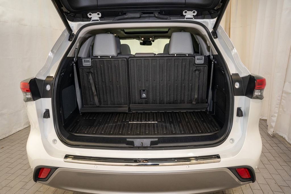 Used 2023 Toyota Highlander Platinum image 5