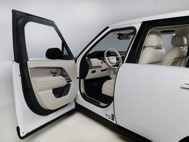 Used 2023 Land Rover Range Rover SE AWD/4WD image 25