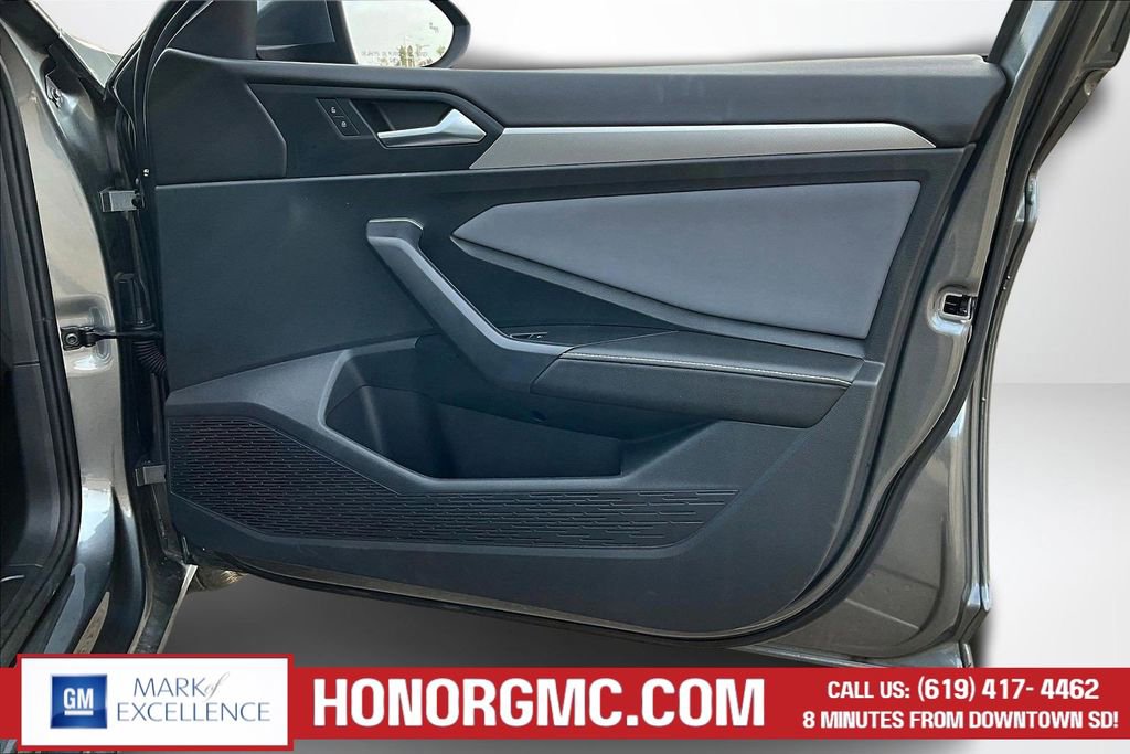 Used 2025 Volkswagen Jetta SE FWD image 26