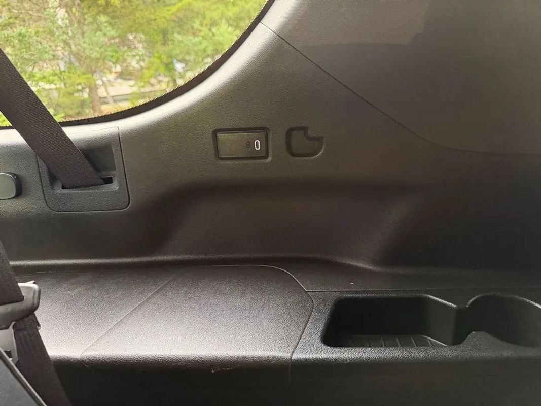 Used 2021 Chevrolet Suburban RST RWD image 33