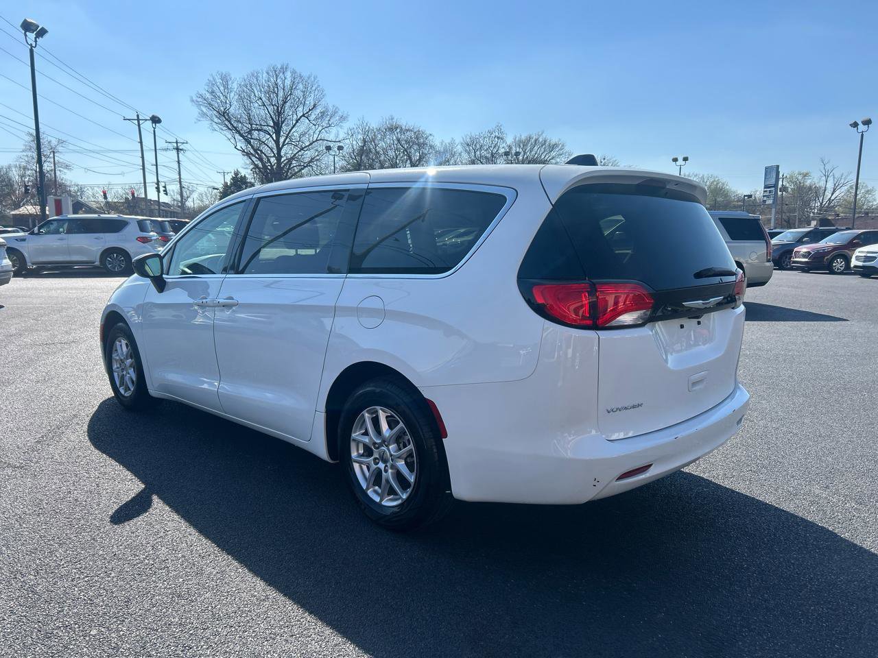 Used 2024 Chrysler Voyager LX image 7