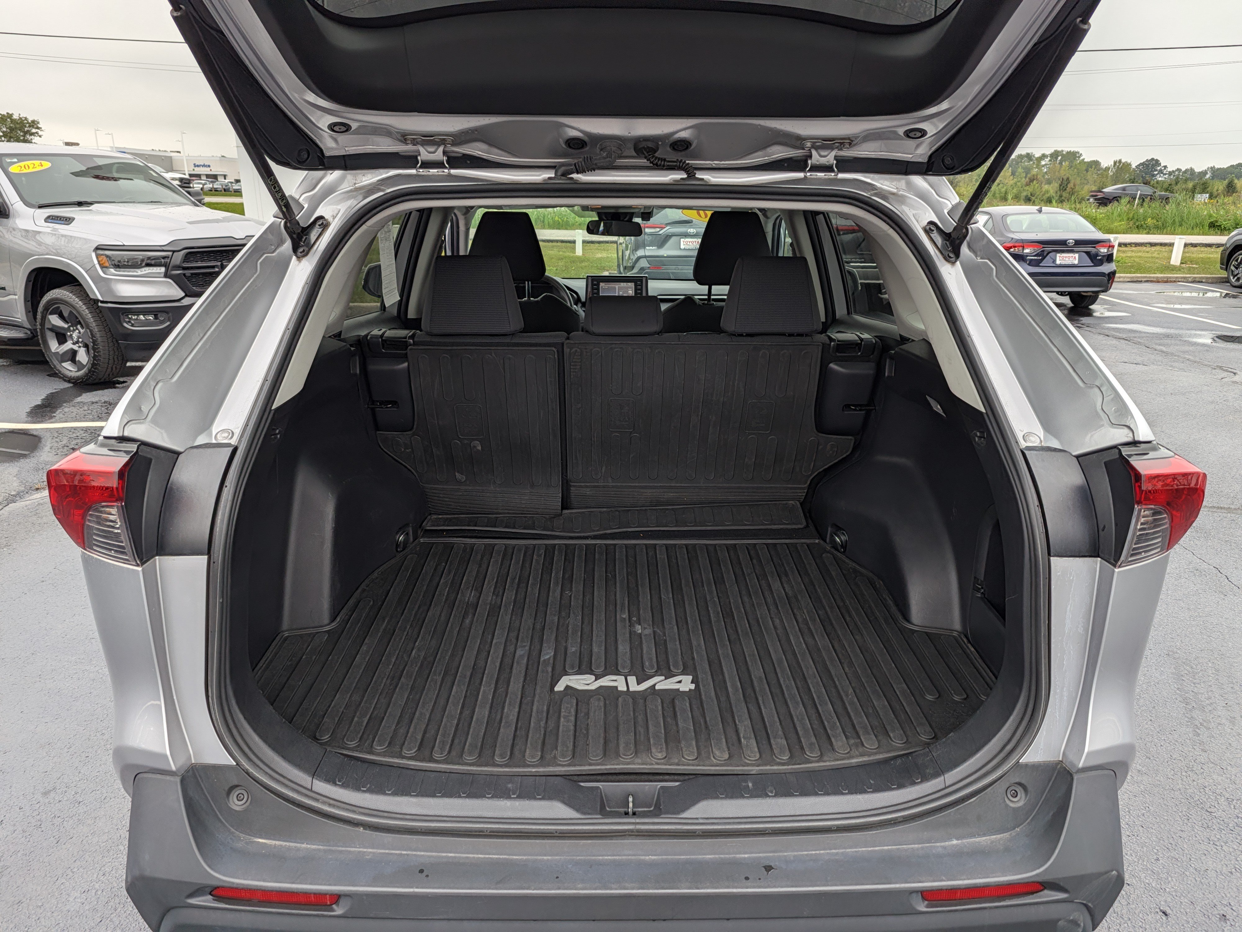 Used 2020 Toyota RAV4 LE w/ All Weather Liner Package AWD/4WD image 21