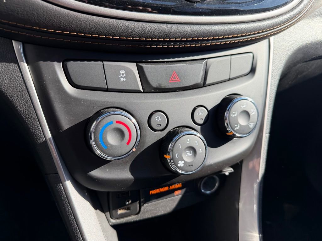 Used 2020 Chevrolet Trax LT w/ Driver Confidence Package FWD image 19