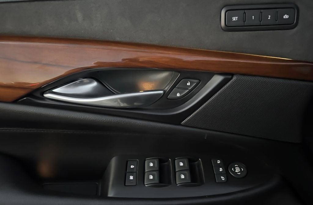 Used 2020 Cadillac Escalade ESV 4WD image 26