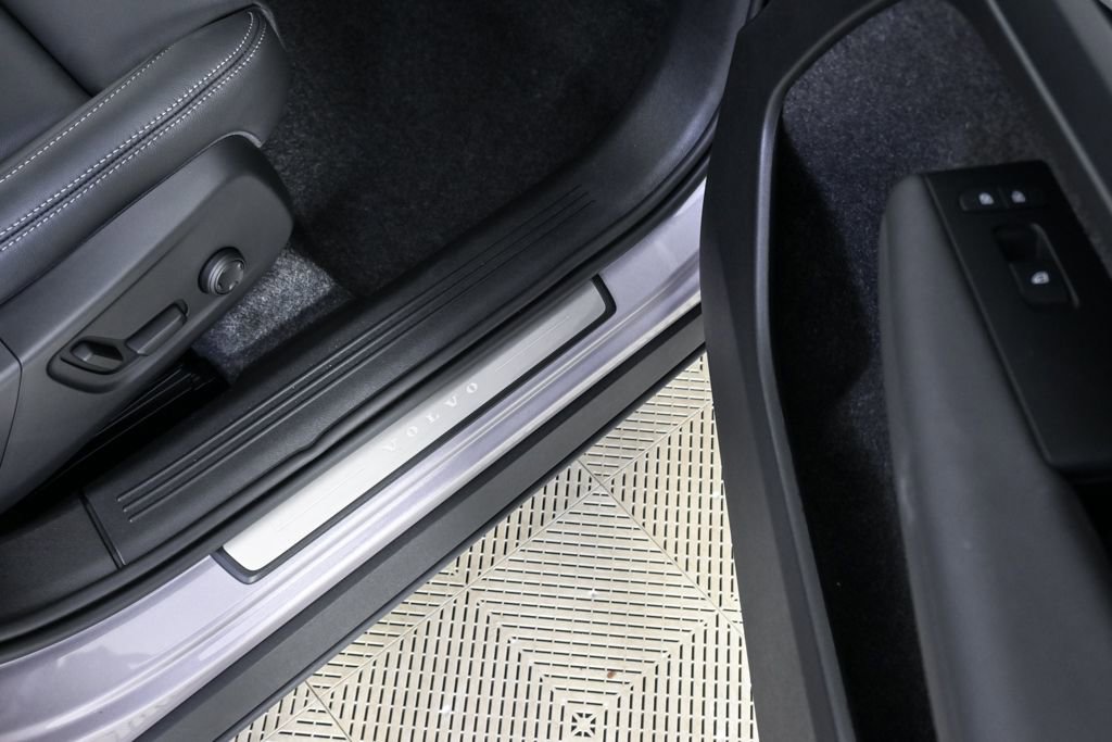 Used 2026 Volvo XC40 B4 Plus w/ Protection Package Premier image 26