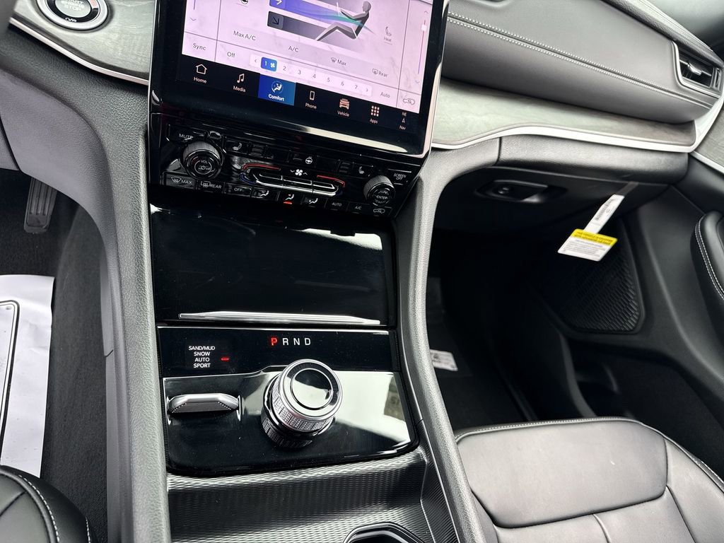 New 2025 Jeep Grand Cherokee Limited w/ Trailer Tow Package image 20