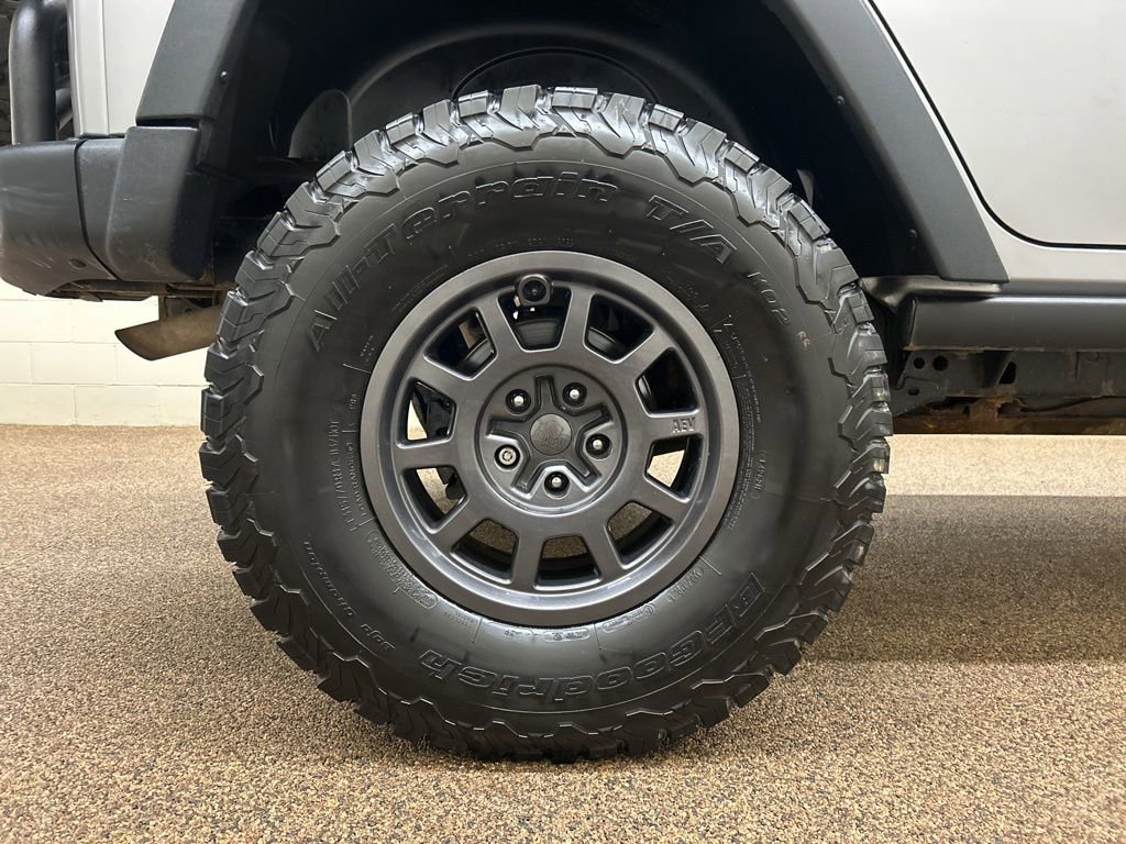 Used 2013 Jeep Wrangler Unlimited Rubicon w/ Connectivity Group AWD/4WD image 24
