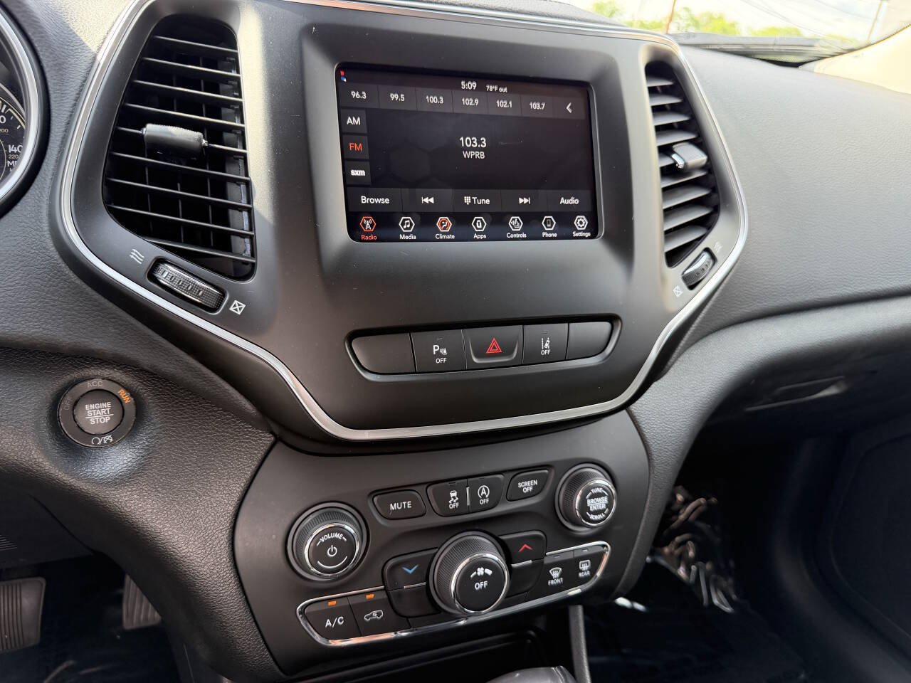Used 2021 Jeep Cherokee Latitude Lux FWD image 17