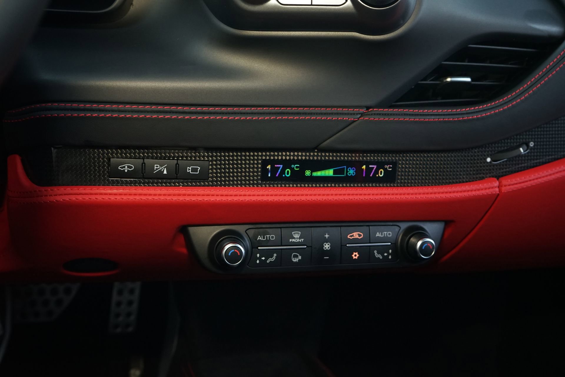 Used 2022 Ferrari F8 Tributo image 18