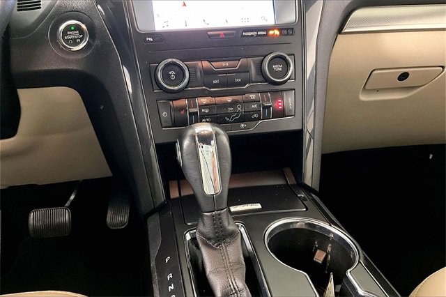Used 2019 Ford Explorer XLT w/ Equipment Group 202A image 9