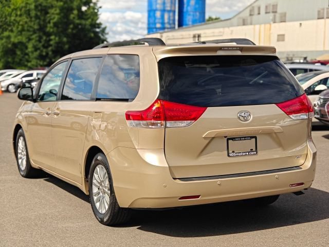 Used 2011 Toyota Sienna XLE w/ XLE Navigation Pkg FWD image 5