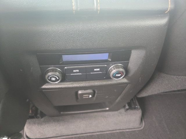 Used 2020 Chevrolet Traverse LT image 10