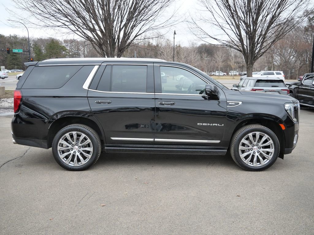 Used 2022 GMC Yukon Denali w/ Denali Premium Package image 14