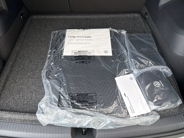 New 2026 Volkswagen Tiguan SEL R-Line AWD/4WD image 23