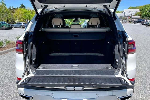Used 2022 BMW X5 xDrive40i w/ Parking Assistance Package AWD/4WD image 16