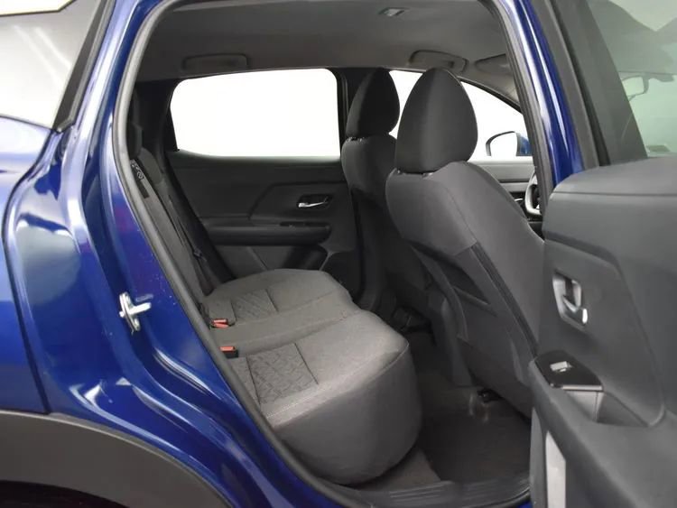 Used 2025 Nissan Kicks SV AWD/4WD image 18