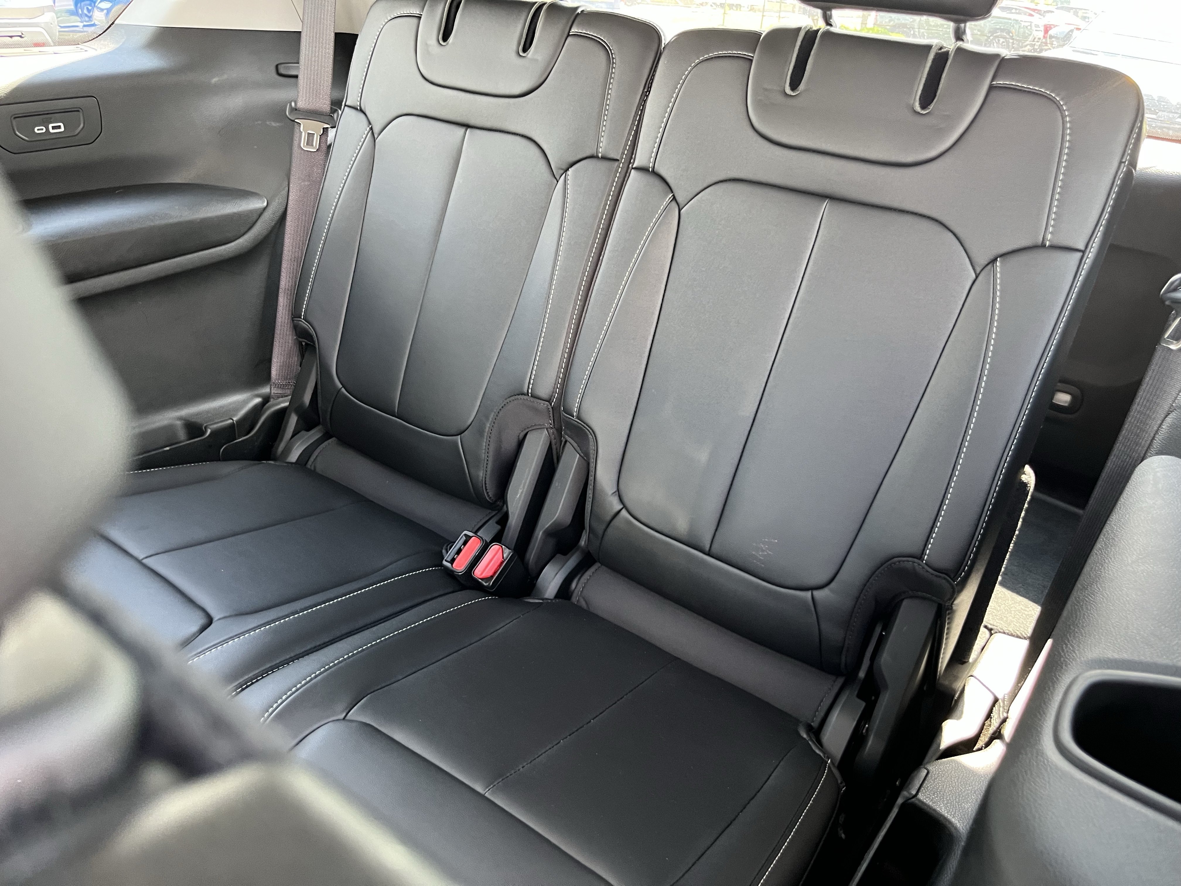 Used 2023 Jeep Grand Cherokee L Limited w/ Black Appearance Package AWD/4WD image 15