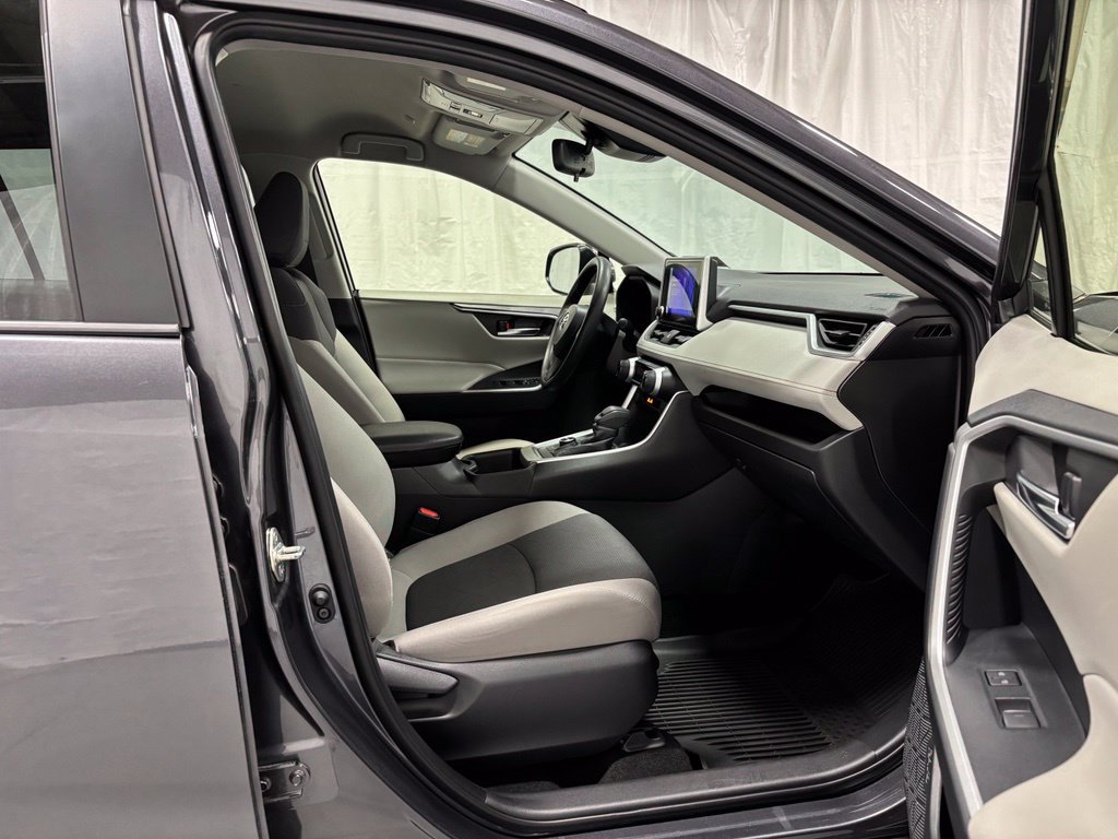 Used 2025 Toyota RAV4 XLE AWD/4WD image 55