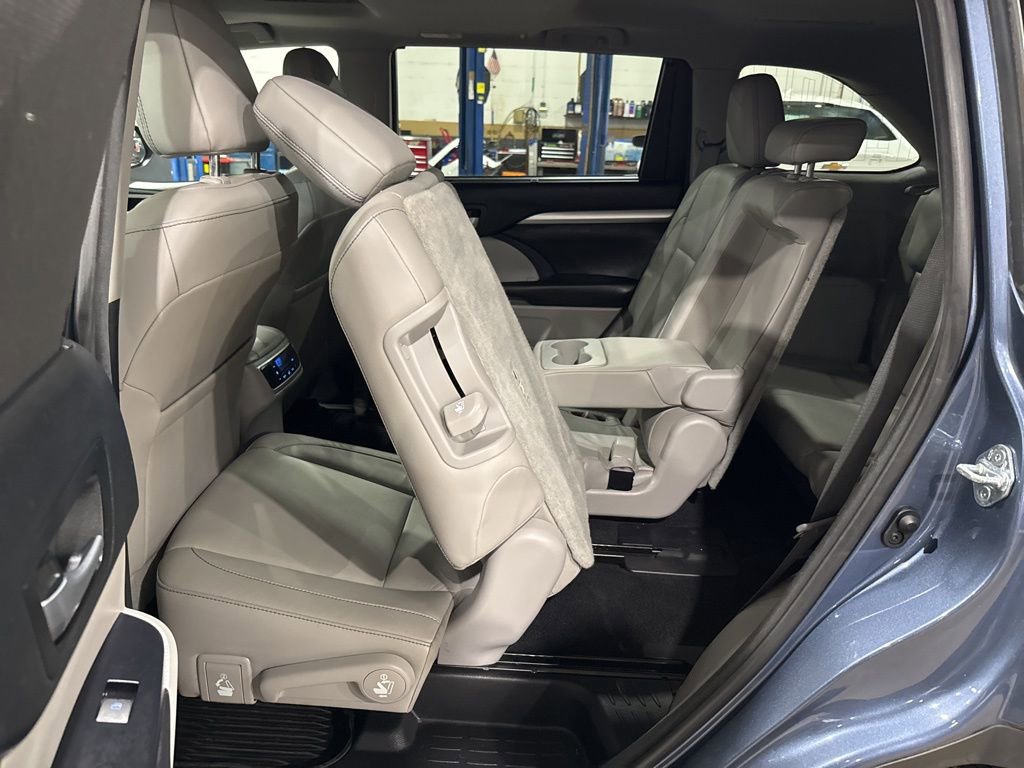 Used 2017 Toyota Highlander XLE image 51