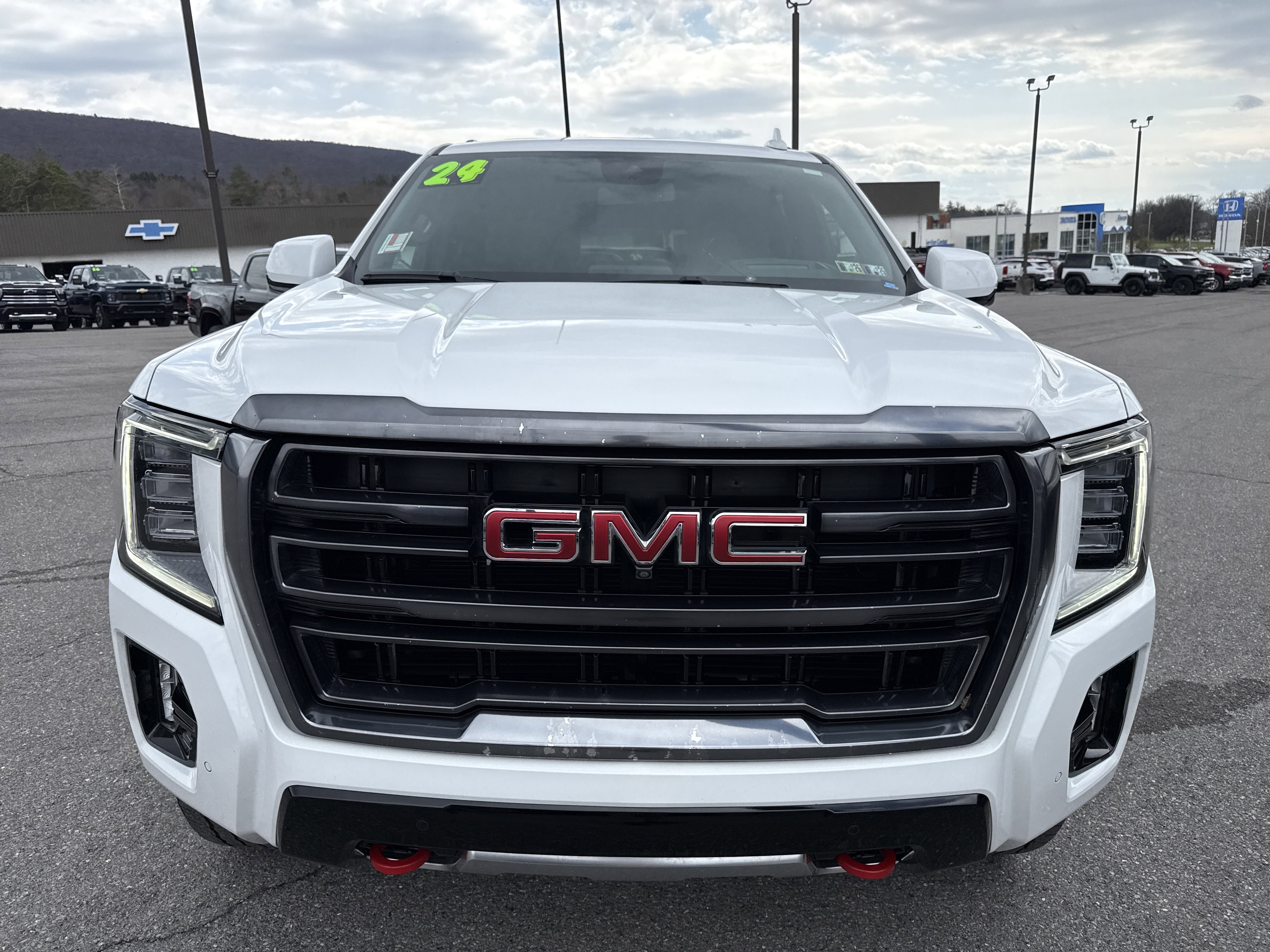 Used 2024 GMC Yukon AT4 w/ AT4 Premium Package image 9