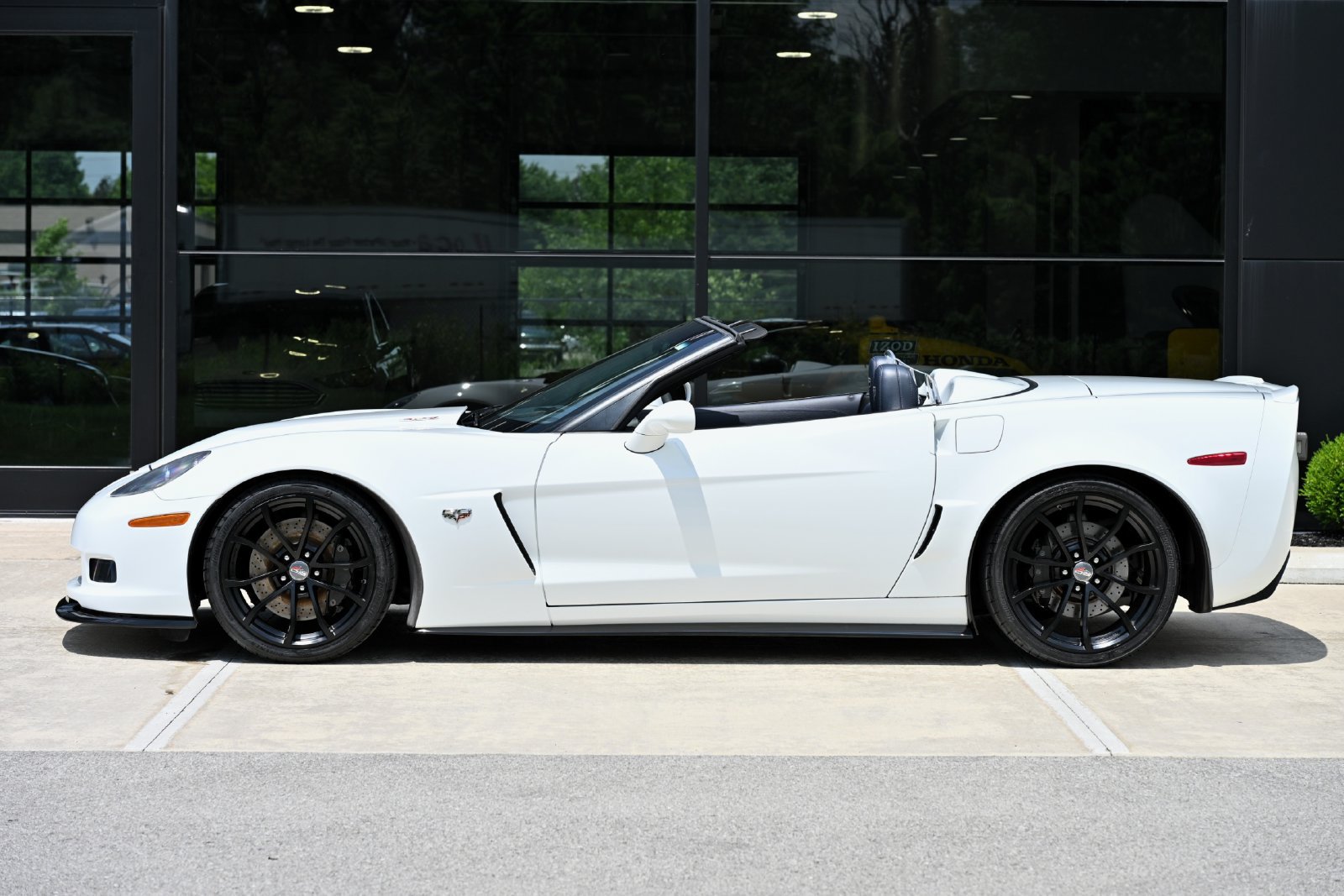 Used 2013 Chevrolet Corvette 427 w/ 1SC Preferred Equipment Group RWD image 3