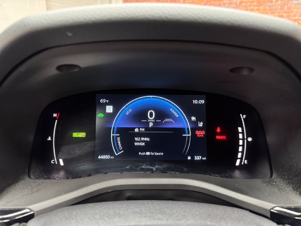 Used 2025 Toyota Camry SE FWD image 16