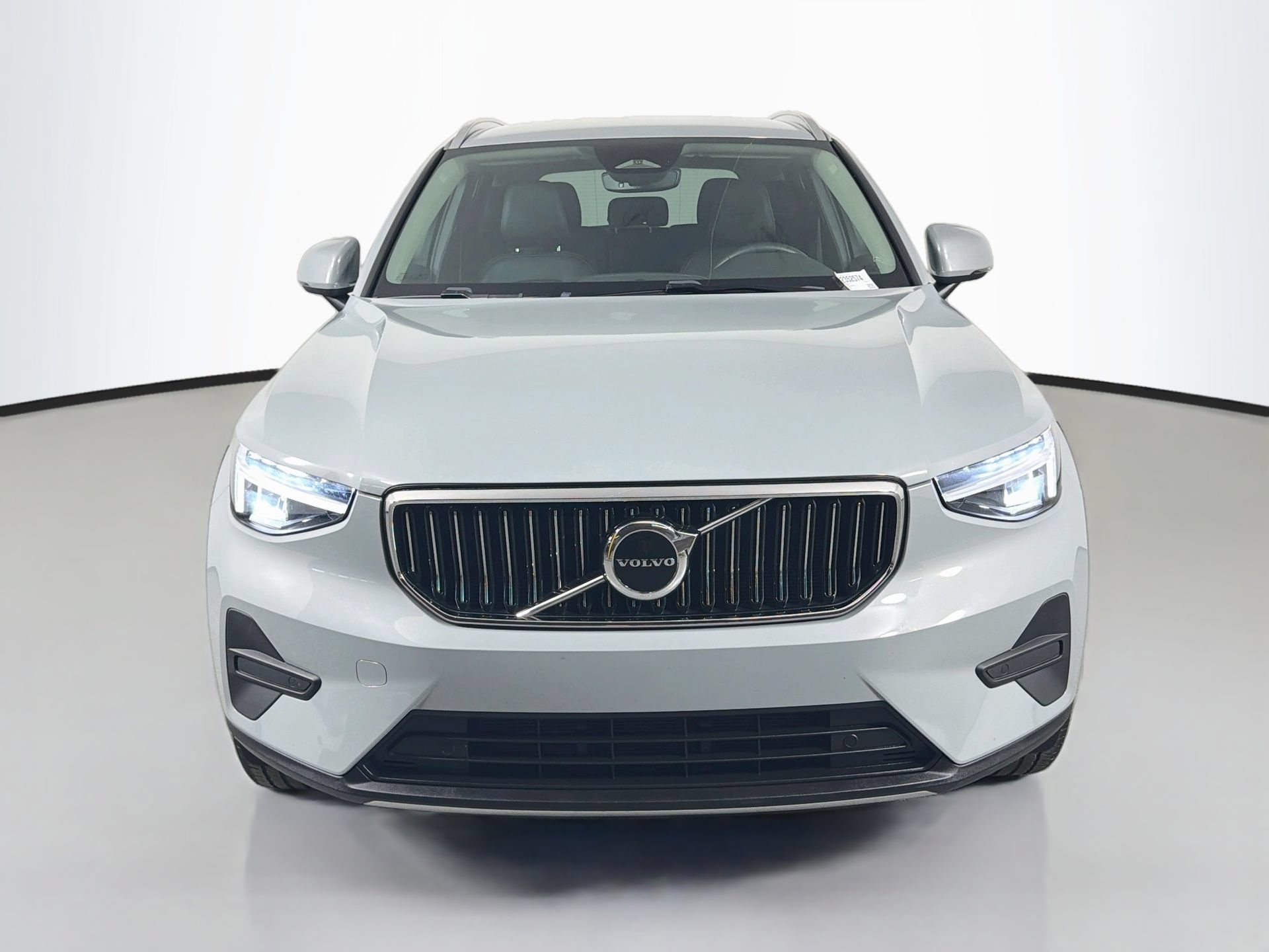 Certified 2024 Volvo XC40 B5 Core AWD/4WD image 2