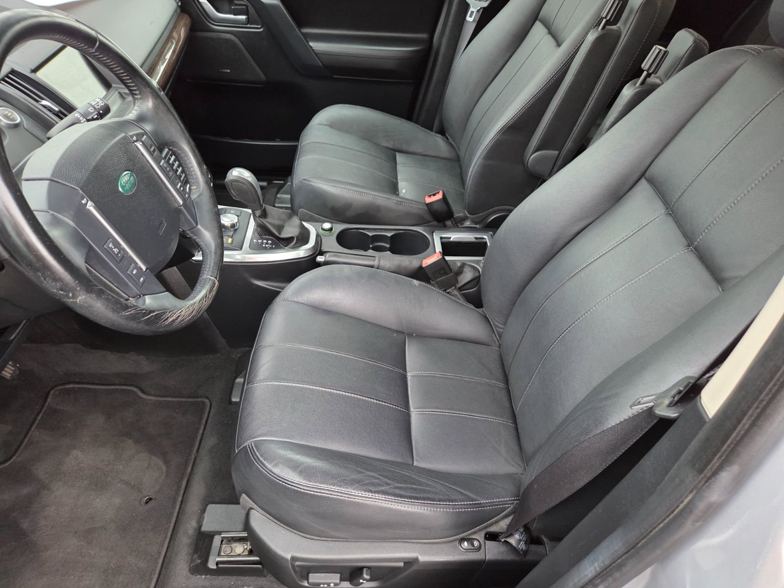 Used 2012 Land Rover LR2 HSE image 9