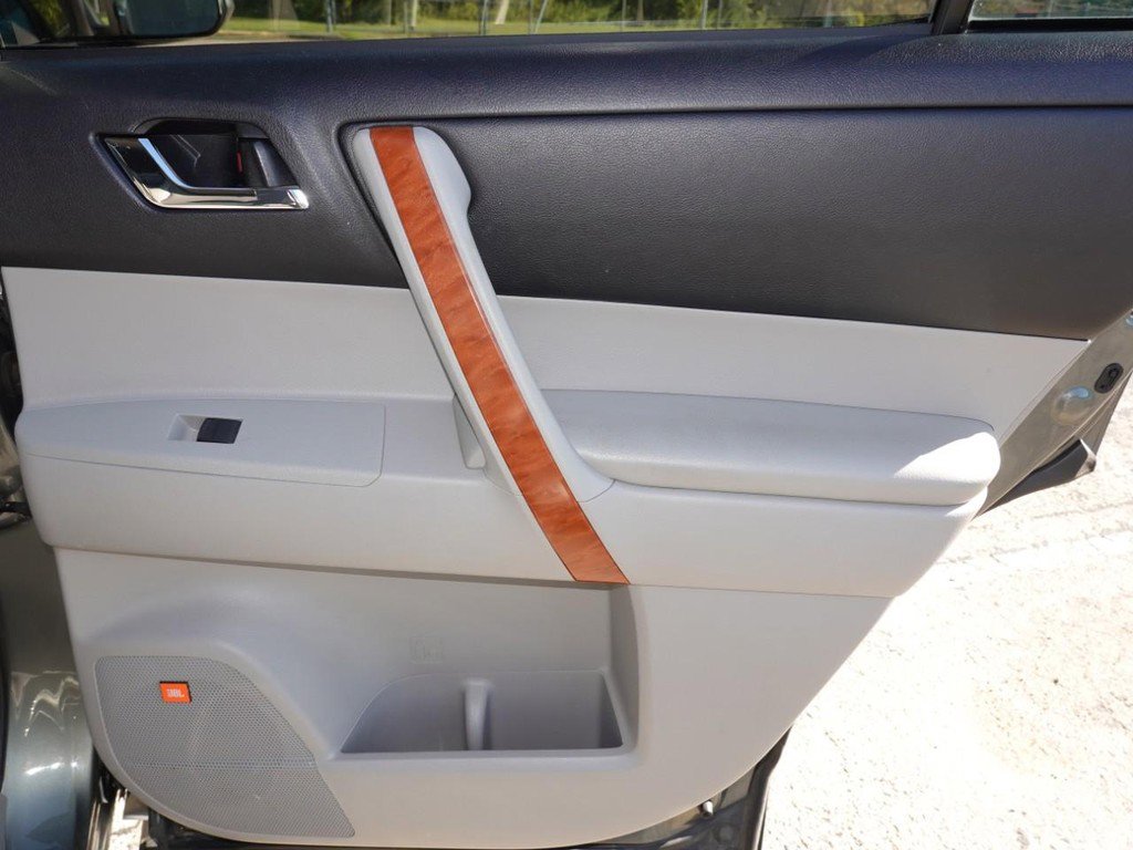 Used 2010 Toyota Highlander Limited image 27