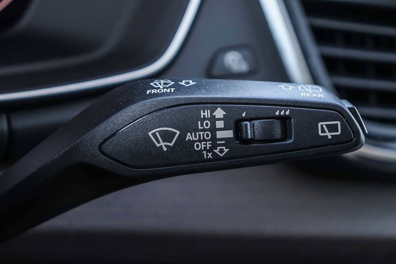 Used 2023 Audi Q5 e Premium w/ Convenience Package image 33