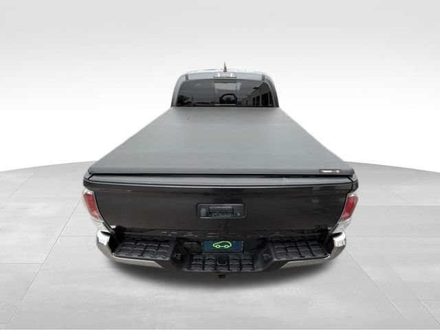 Used 2022 Toyota Tacoma TRD Off-Road AWD/4WD image 4