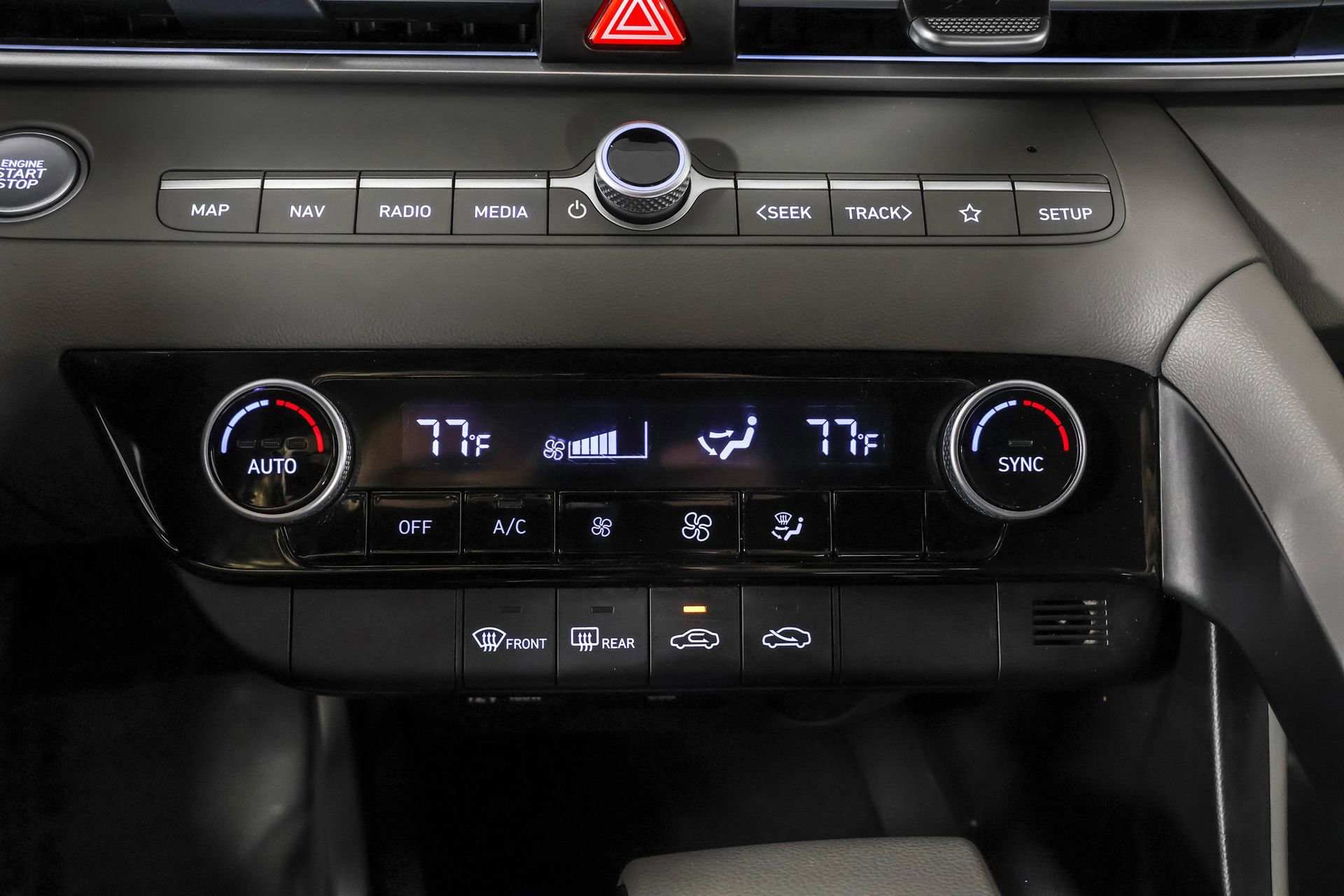 Used 2024 Hyundai Elantra SEL image 32