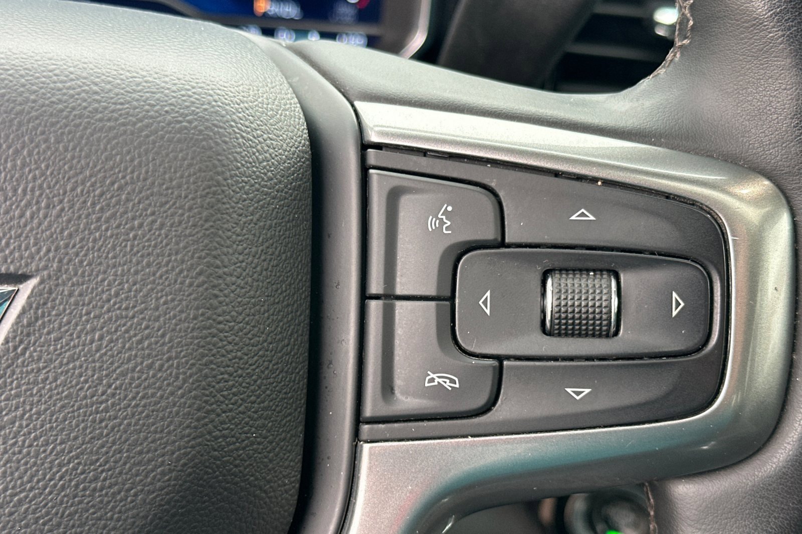 Used 2024 Chevrolet Silverado 2500 LTZ w/ LTZ Premium Package image 36