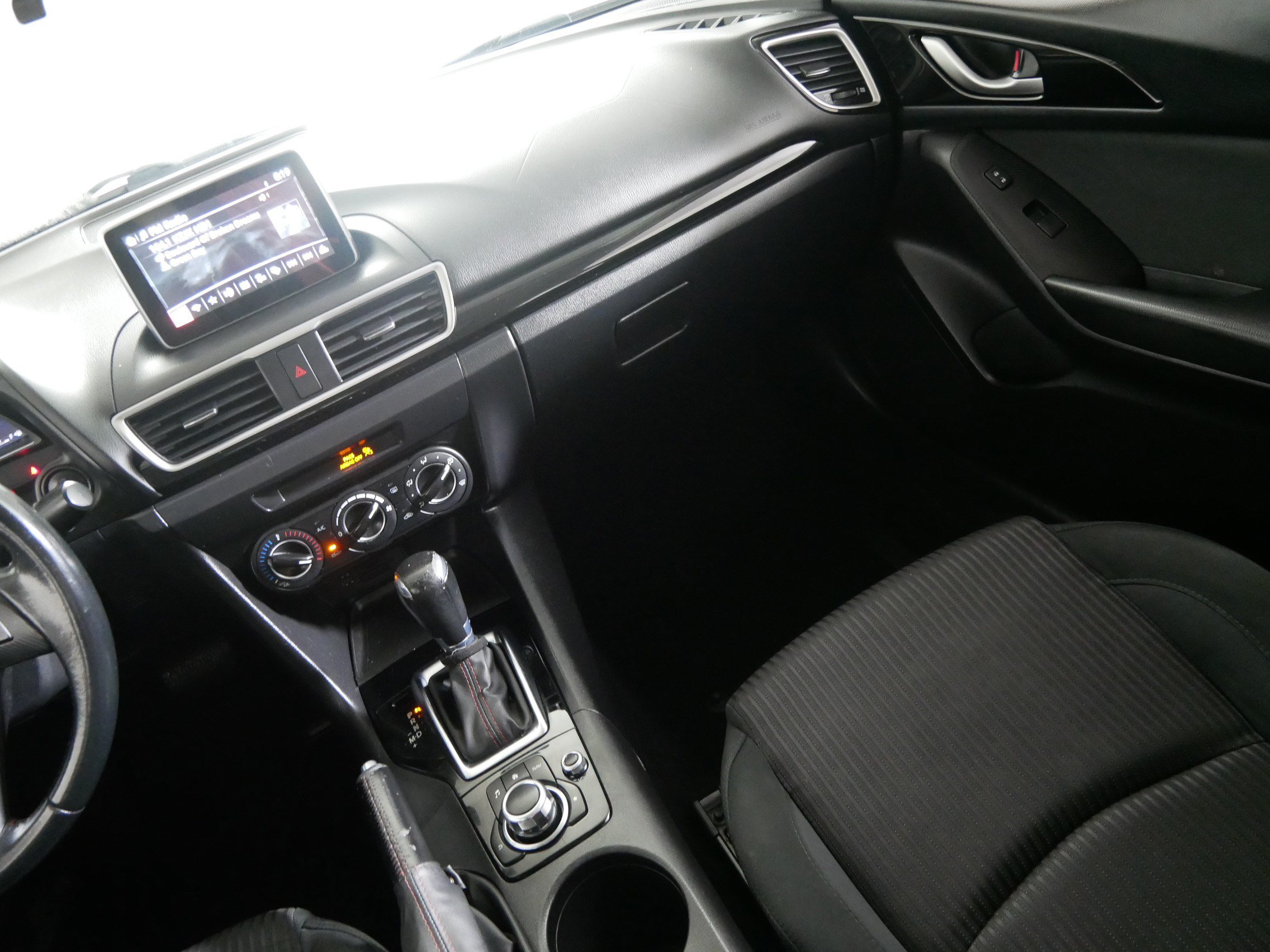 Used 2016 MAZDA MAZDA3 i Touring FWD image 11