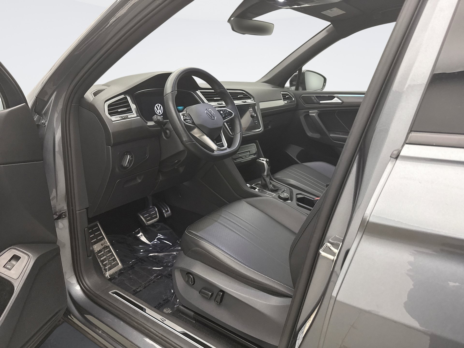 Used 2022 Volkswagen Tiguan SE R-Line AWD/4WD image 10