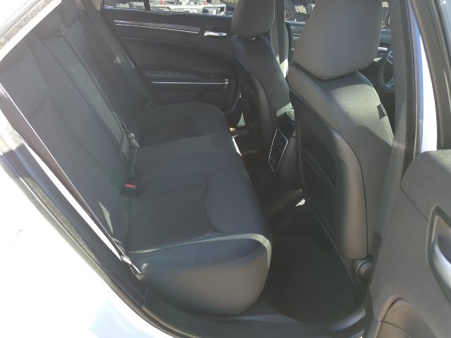 Used 2018 Chrysler 300 Touring w/ Chrome Appearance Package image 22