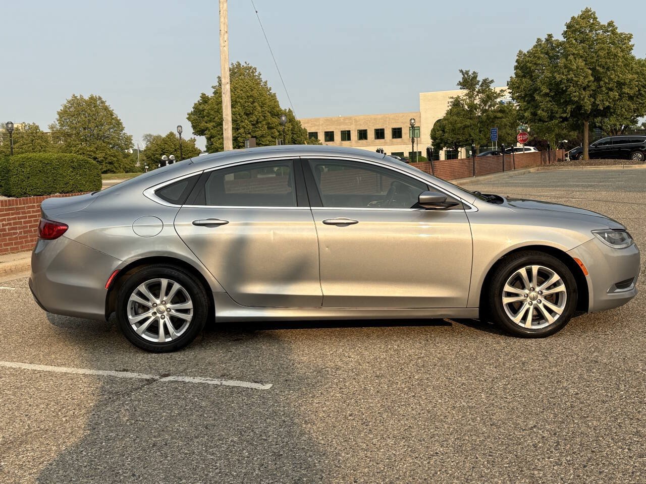Used 2015 Chrysler 200 Limited w/ Convenience Group FWD image 7