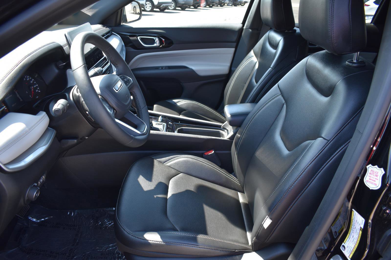 Used 2025 Jeep Compass Limited image 25