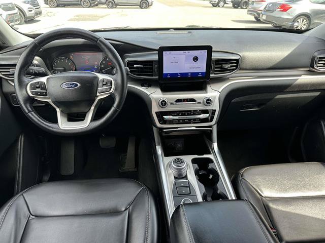 Used 2022 Ford Explorer XLT w/ Equipment Group 202A AWD/4WD image 12