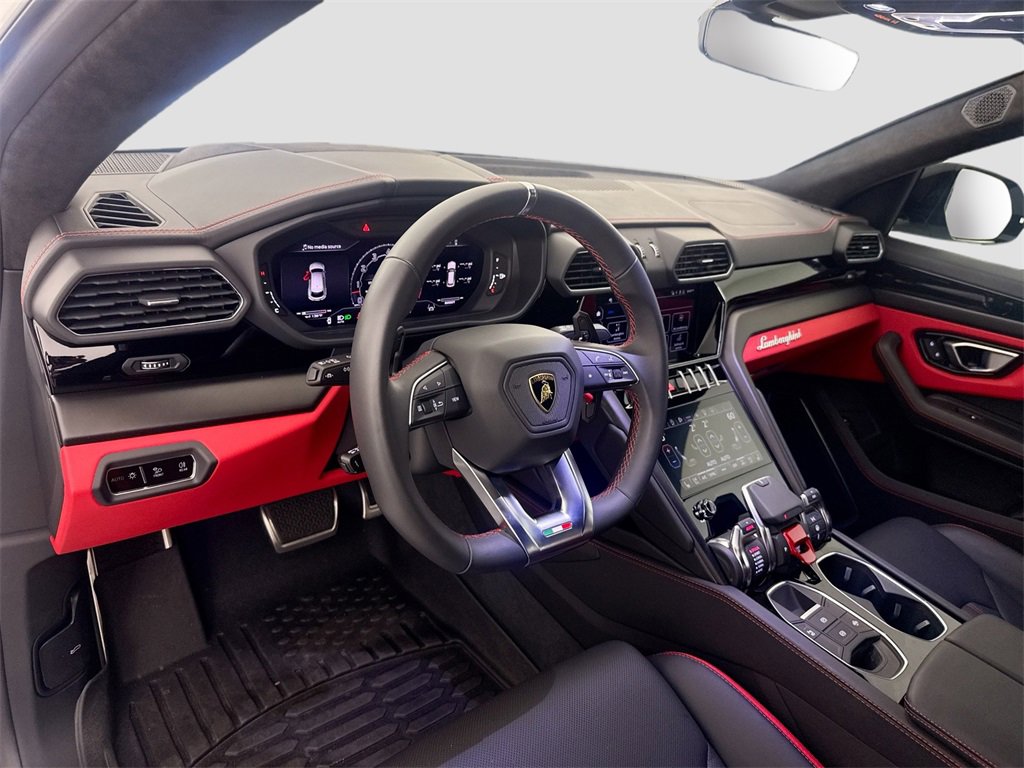 Used 2024 Lamborghini Urus S image 9