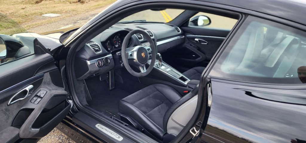 Used 2015 Porsche Cayman GTS image 2